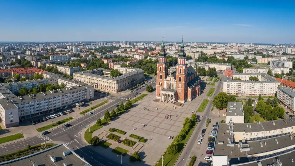 Panorama Nowej Huty z Placem Centralnym i Bazyliką Wniebowzięcia Maryi, architektura PRL-u w Krakowie